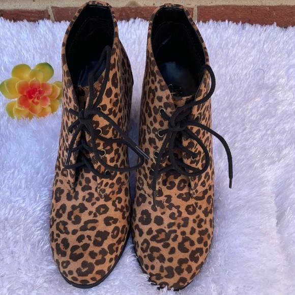 Y.not? Oana Beautiful Leopard print tie up booties with chunky heels size 7M - Picture 2 of 12